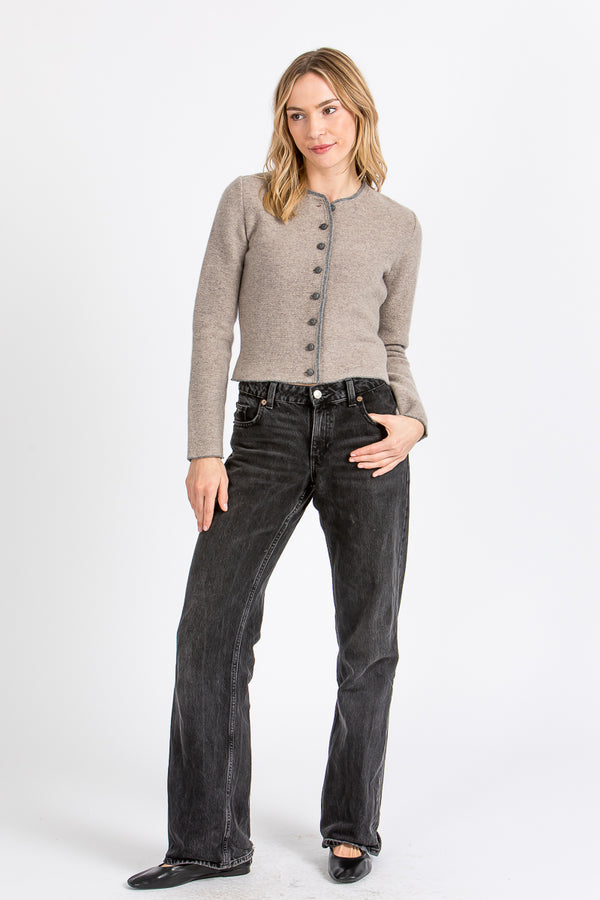 Almliebe Strickjacke Lachsfeld Lehm Mittelgrau Detail Strick | Almliebe cardigan Lachsfeld loam medium grey knit detail