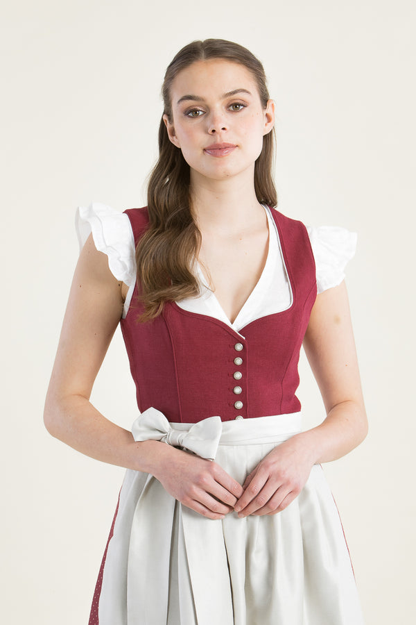 Heimatglück Dirndlbluse Greta Flügelarm weiß Getragen | Heimatglück Dirndl Blouse Greta wing sleeve white worn