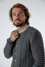 Gottseidank Strickjanker Anton asphalt Getragen | Gottseidank knit jacket Anton asphalt grey worn
