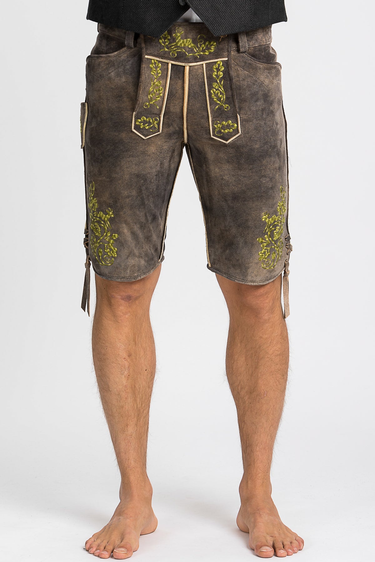 Beckert Lederhose Chieming Wildbock grau Detail Latz | Beckert Lederhosen Chieming Wildbock grey bib detail