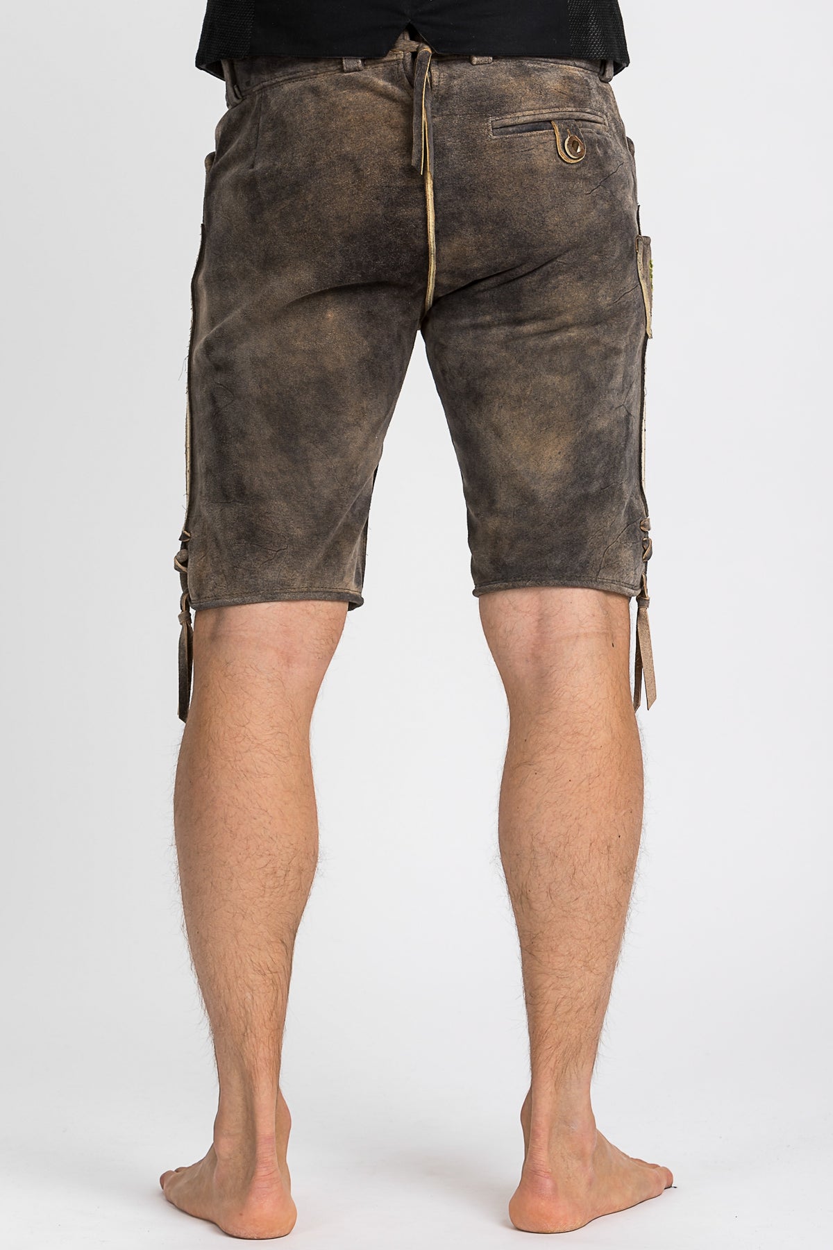 Beckert Lederhose Chieming Wildbock grau Detail Knopf | Beckert Lederhosen Chieming Wildbock grey button detail