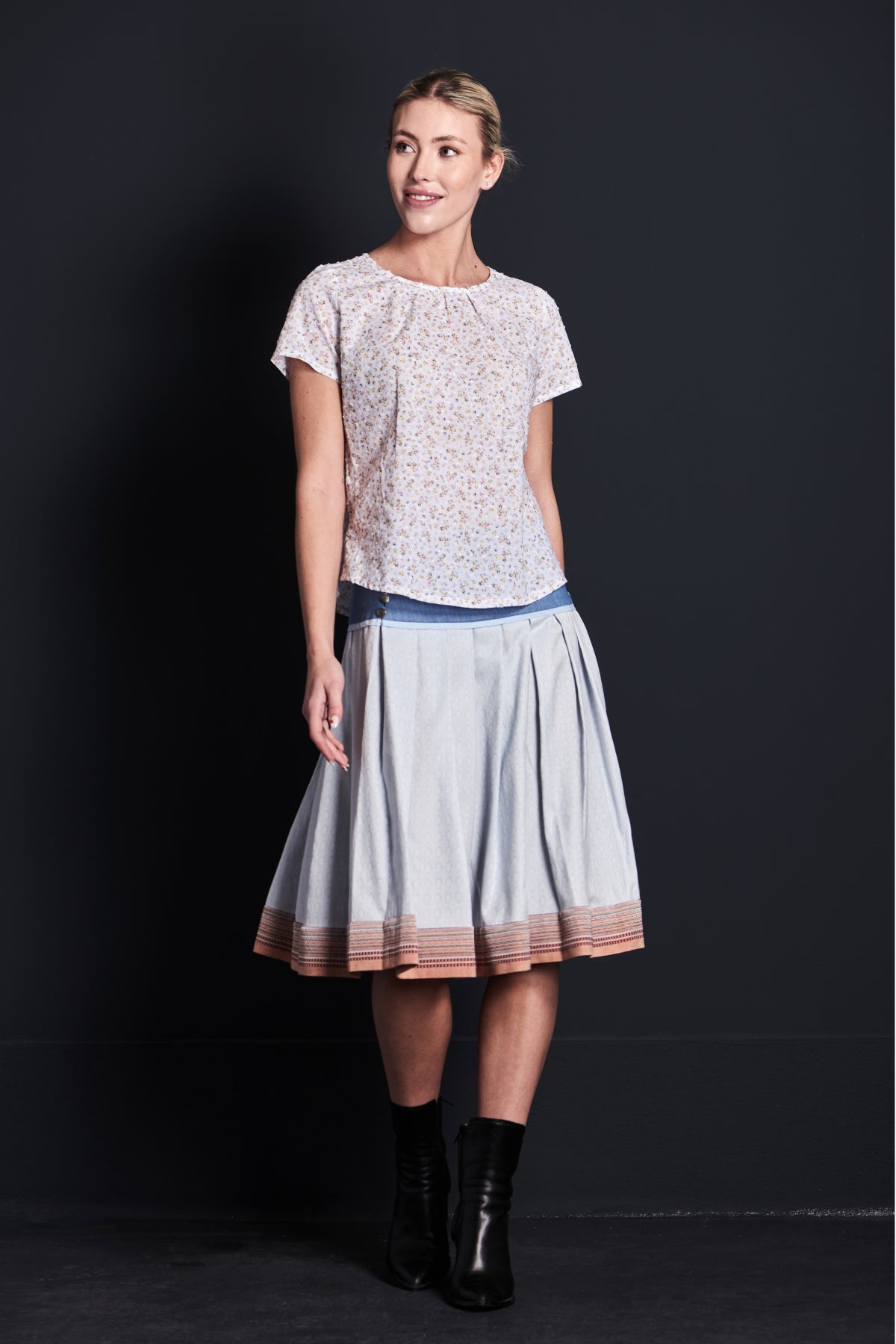 Felicitas Trachtenbluse Betty bunt Rückansicht | Felicitas Trachtenbluse Betty multicolor back view