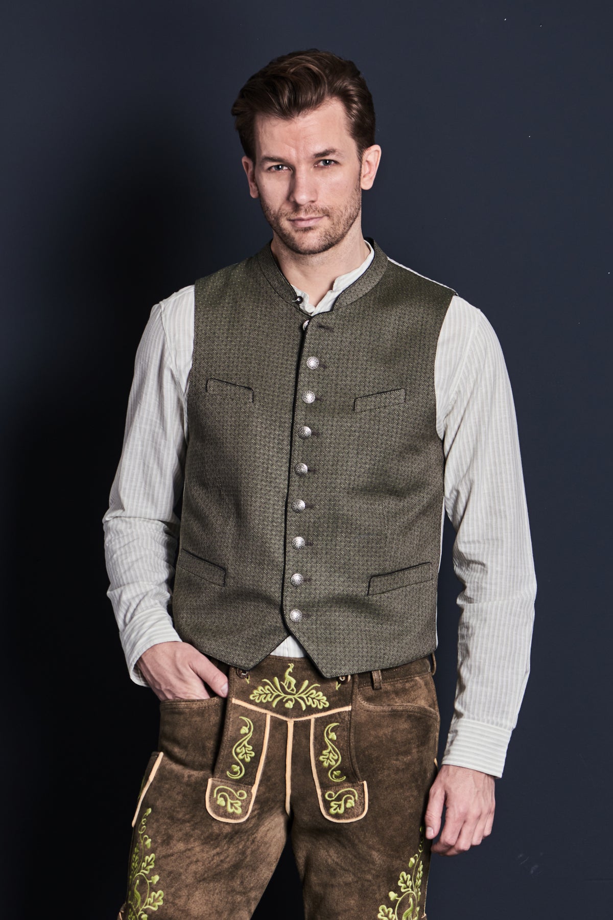 Grasegger Trachtenweste Xeno grün Detail | Grasegger traditional vest Xeno green detail