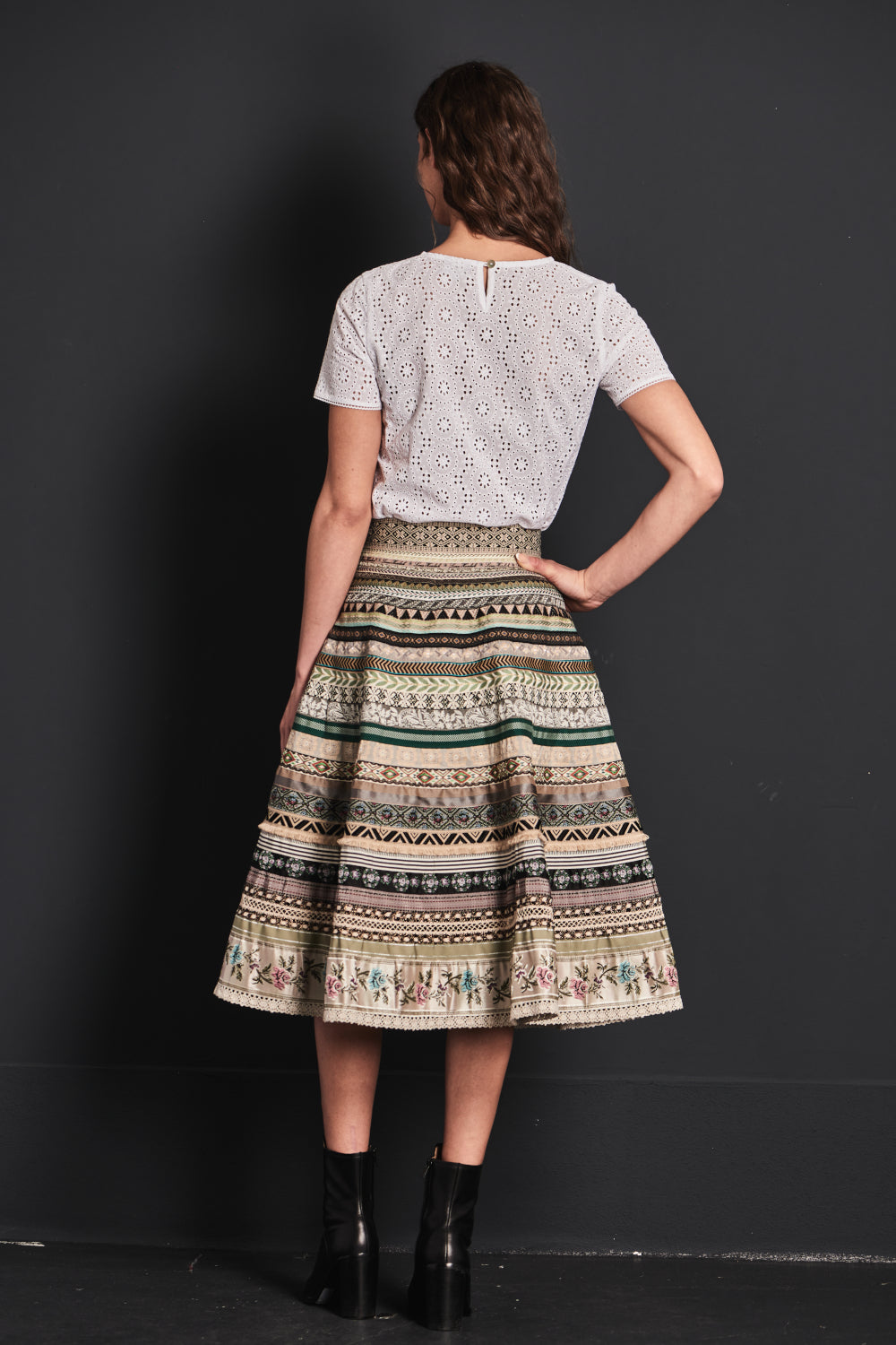 Berwin & Wolff Trachtenbluse Lochstickerei weiß Detail | Berwin & Wolff traditional blouse eyelet white detail