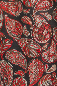 Almliebe Dirndlschürze Zenzi Schwarz Rot Detail Muster | Almliebe dirndl apron Zenzi black red pattern detail