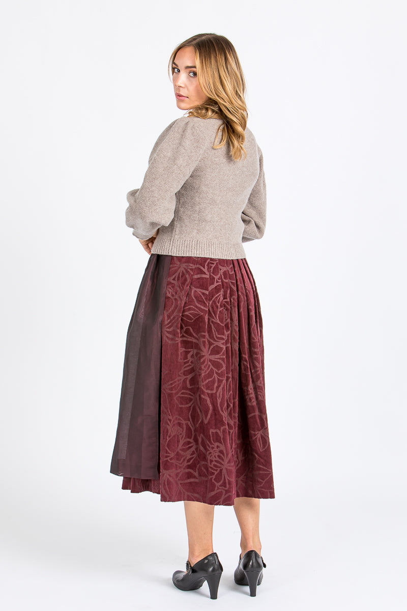 Fei scho schee Strickjacke mit Puffarm beige Rückansicht 