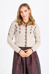 Fei scho schee Strickjacke beige geblümt Frontansicht 
