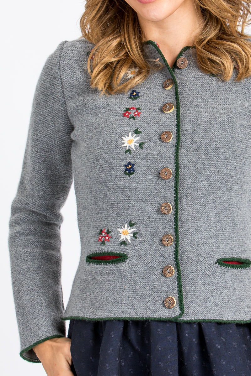 Almliebe Strickjacke Donauwörth Mittelgrau Nahaufnahme 