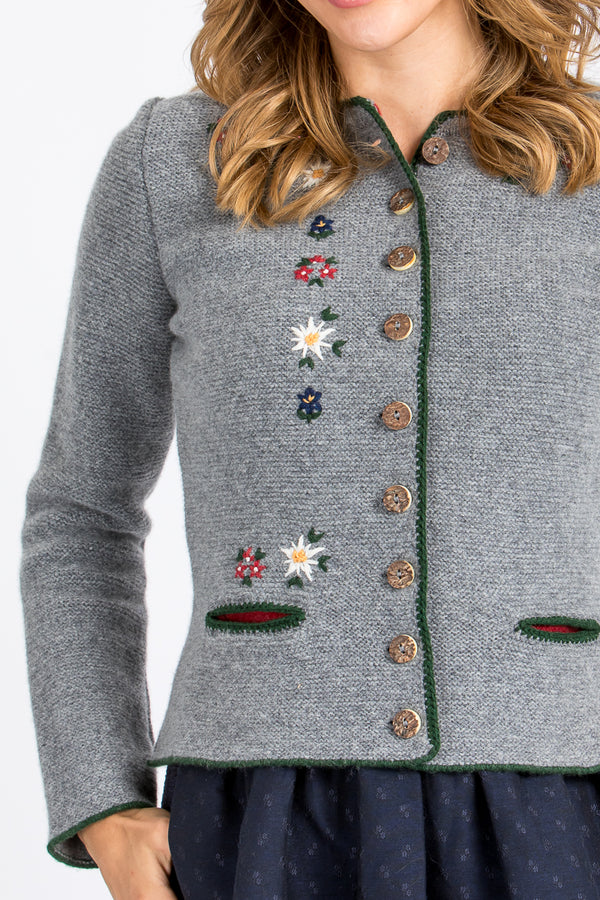 Almliebe Strickjacke Donauwörth Mittelgrau Nahaufnahme 
