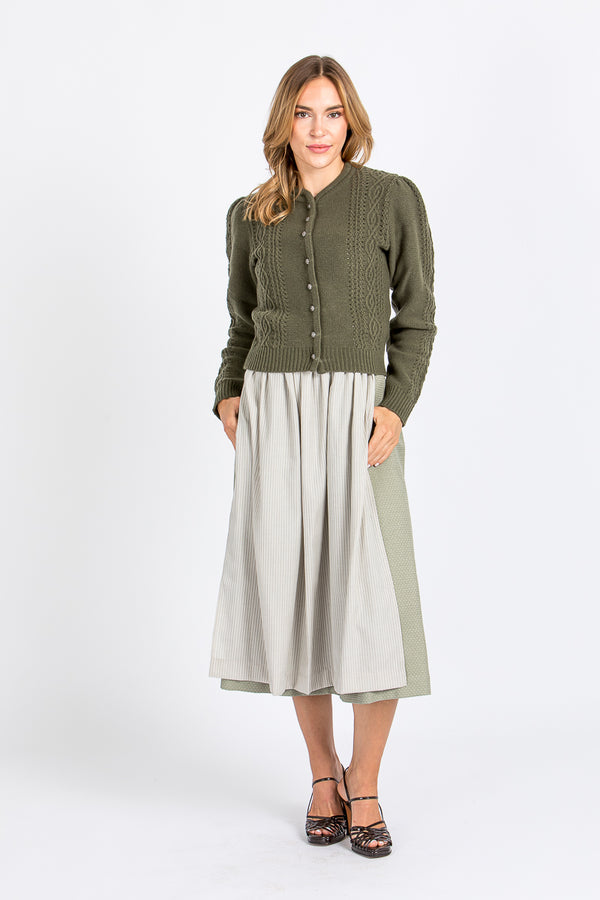 Die Berwin &amp; Wolff Strickjacke in olivgrün Weitwinkel 