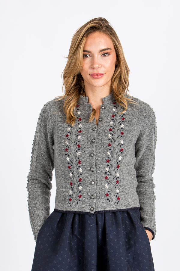 Fei scho schee Strickjacke in grau/navy Frontansicht 