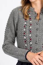 Fei scho schee Strickjacke in grau/navy Nahaufnahme 