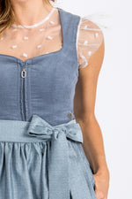 MarJo Dirndl Ansfelden in Blau Nahaufnahme 