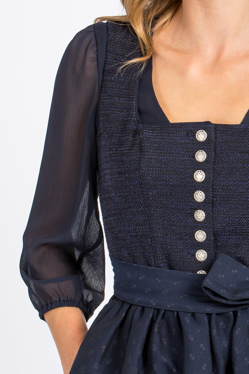 Wenger Dirndlbluse Petra marine Nahaufnahme 