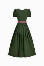Dirndl in Grün mit Halbarm. Rückenansicht. 