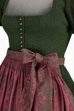Dirndl in Grün mit Halbarm. Detailansicht. 
