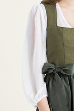 Alissa Leinendirndl Adri Olivgrün Detail | Alissa Linen dirndl Adri Olive green detail
