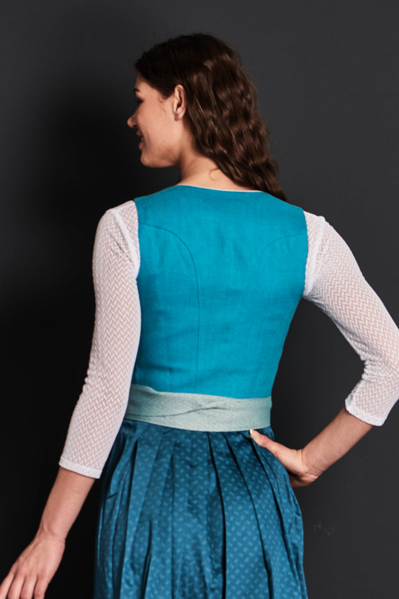 Almliebe Leinendirndl Fischer Vroni Türkis Getragen | Almliebe Linen dirndl Fischer Vroni Turquoise worn