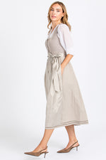 Dirndl von Almliebe in creme. Seitenansicht. 