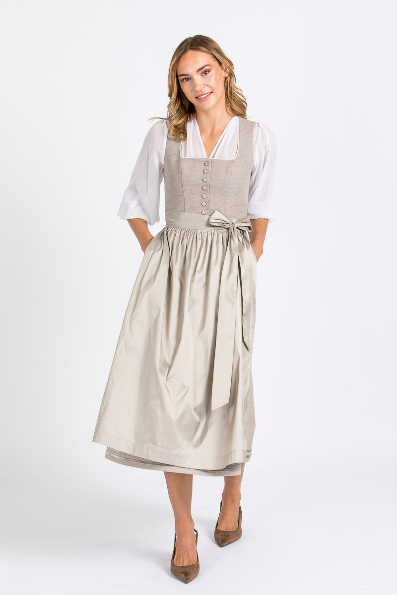 Dirndl von Almliebe in creme. Frontansicht. 