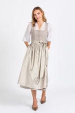 Dirndl von Almliebe in creme. Frontansicht. 
