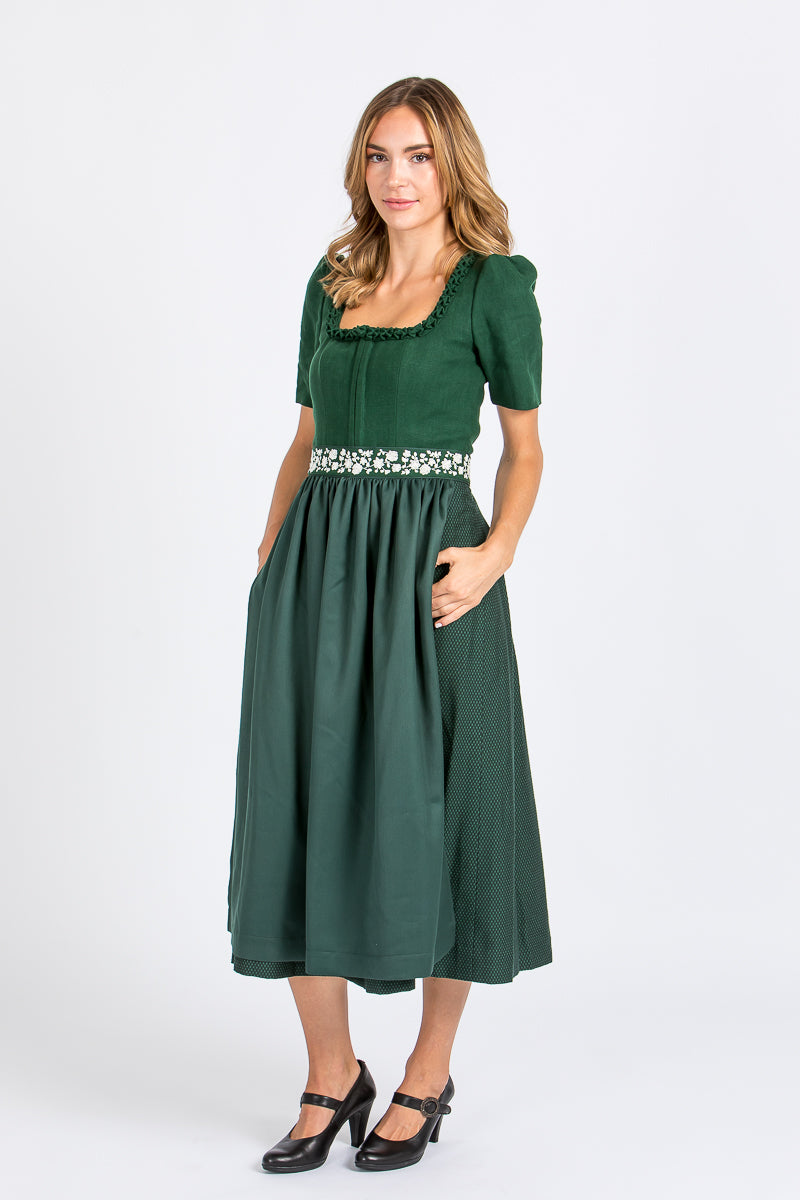 Almliebe Dirndl Maria mit Ärmel und Froschgoscherl in der Frontansicht