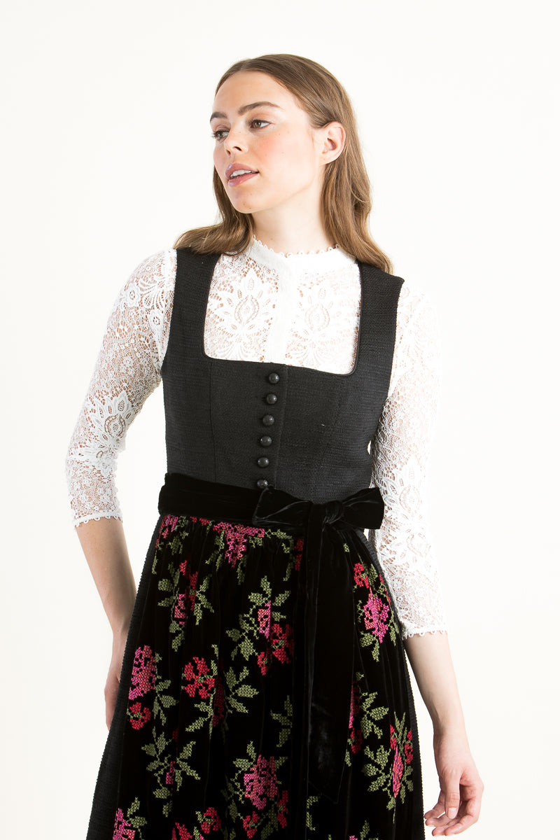 Almliebe Dirndl Rosen Resli schwarz Detail Schürze | Almliebe Dirndl Rosen Resli black apron detail
