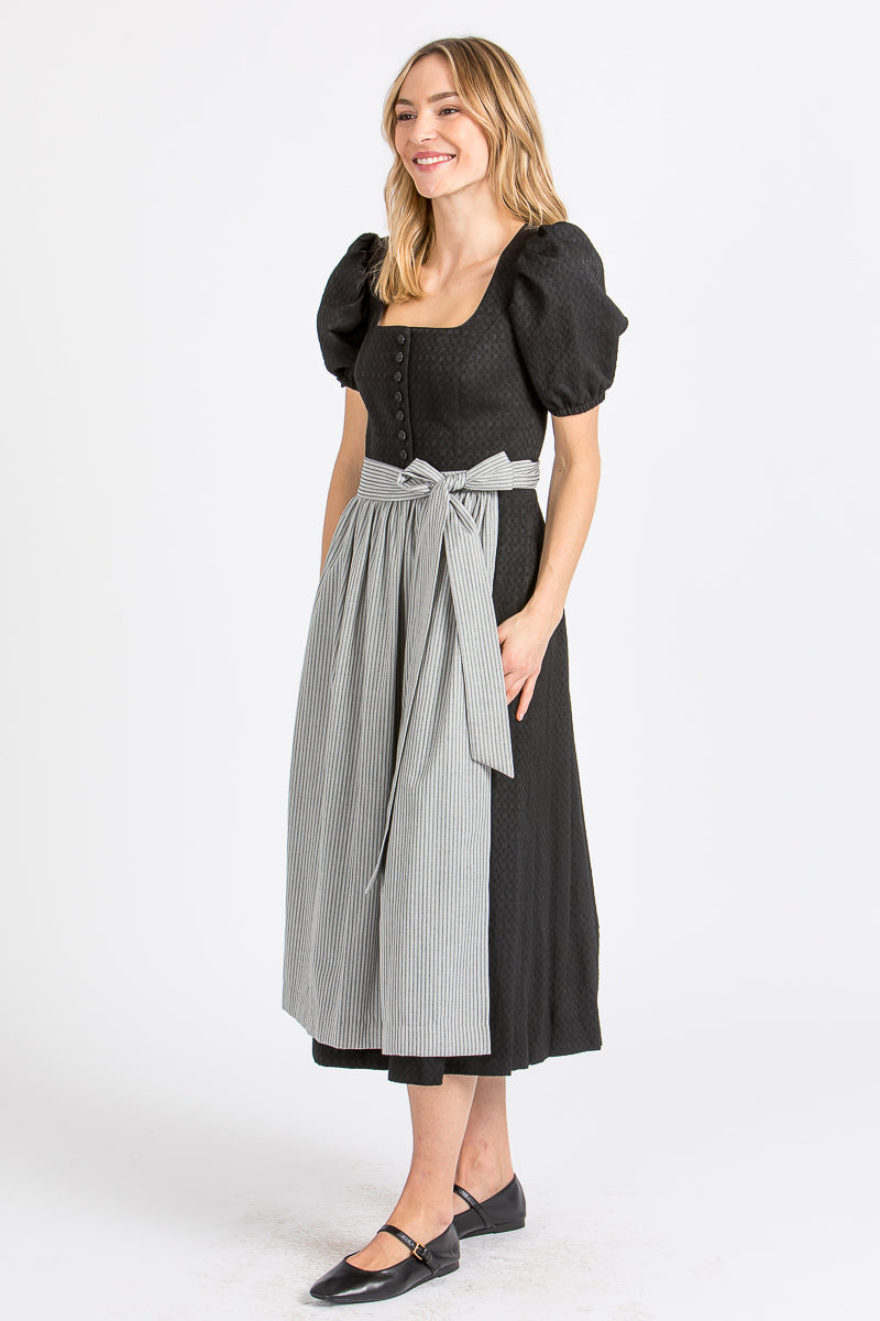 Almliebe Ärmeldirndl Rosmarie schwarz Vorderansicht | Almliebe Rosmarie sleeve dirndl black front view
