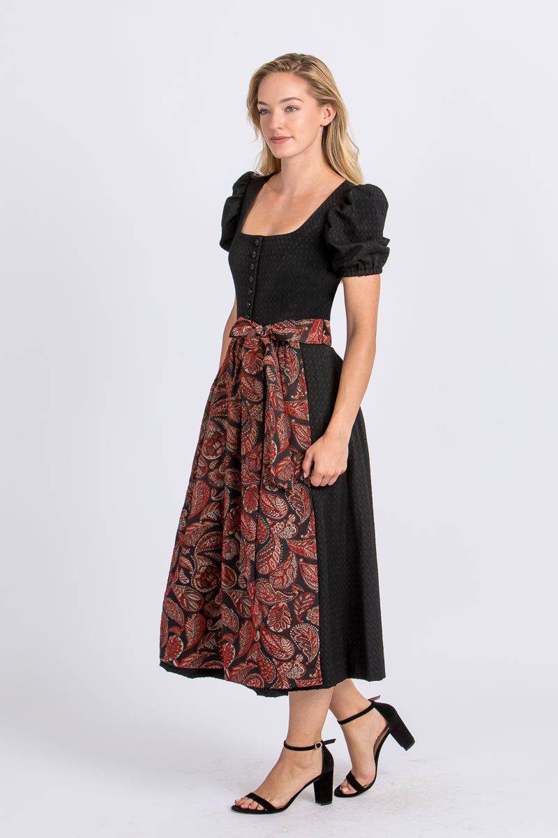 Almliebe Dirndl Rosmarie schwarz/rot Detail Schürze | Almliebe Dirndl Rosmarie black/red apron detail