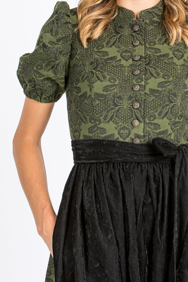 Olivgrünes Almliebe Dirndl Therese hochgeschlossen mit Puffarmen in der Detailansicht