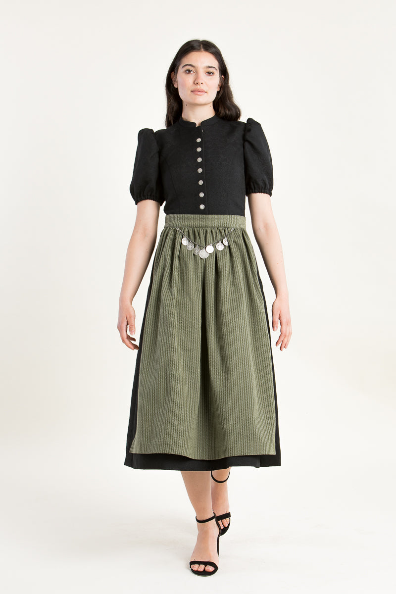 Almliebe Ärmeldirndl Therese schwarz Vorderansicht | Almliebe sleeve dirndl Therese black front view
