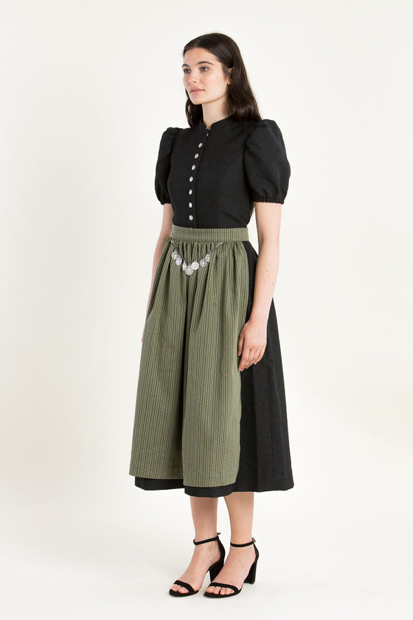 Almliebe Ärmeldirndl Therese schwarz Detail Mieder | Almliebe sleeve dirndl Therese black bodice detail