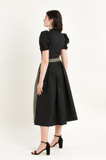 Almliebe Ärmeldirndl Therese schwarz Detail Schürze | Almliebe sleeve dirndl Therese black apron detail