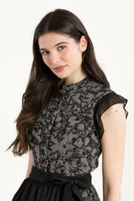 Almliebe Jacquard Dirndl Tiger Lilli schwarz/taupe Detail Schürze | Almliebe jacquard dirndl Tiger Lilli black/taupe apron detail