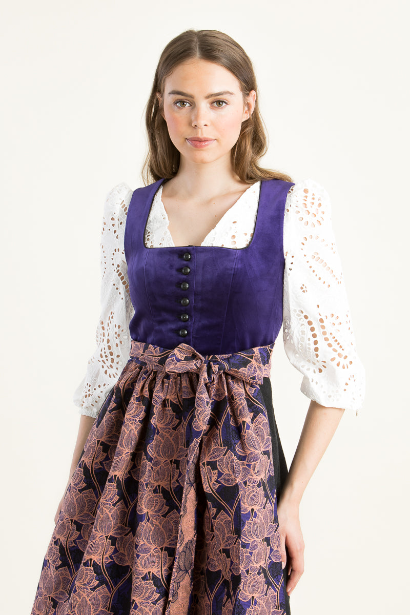 Almliebe Dirndl Wiesn Wunda lila Detail | Almliebe Dirndl Wiesn Wunda purple detail