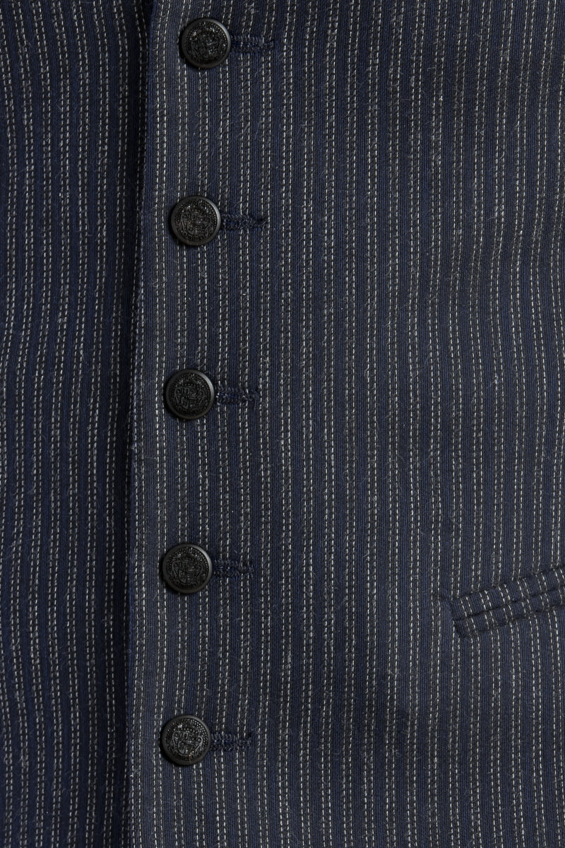 Almliebe Trachtenweste Hallodri Blau Getragen | Almliebe traditional vest Hallodri blue worn