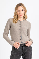 Almliebe Strickjacke Lachsfeld Lehm Mittelgrau Detail Knopfleiste | Almliebe cardigan Lachsfeld loam medium grey button placket detail