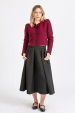 Almliebe Trachtenstrickjacke Owingen Bordeaux Detail Borte | Almliebe traditional cardigan Owingen bordeaux crochet trim detail