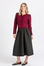 Almliebe Trachtenstrickjacke Owingen Bordeaux Detail Puffärmel | Almliebe traditional cardigan Owingen bordeaux puff sleeve detail