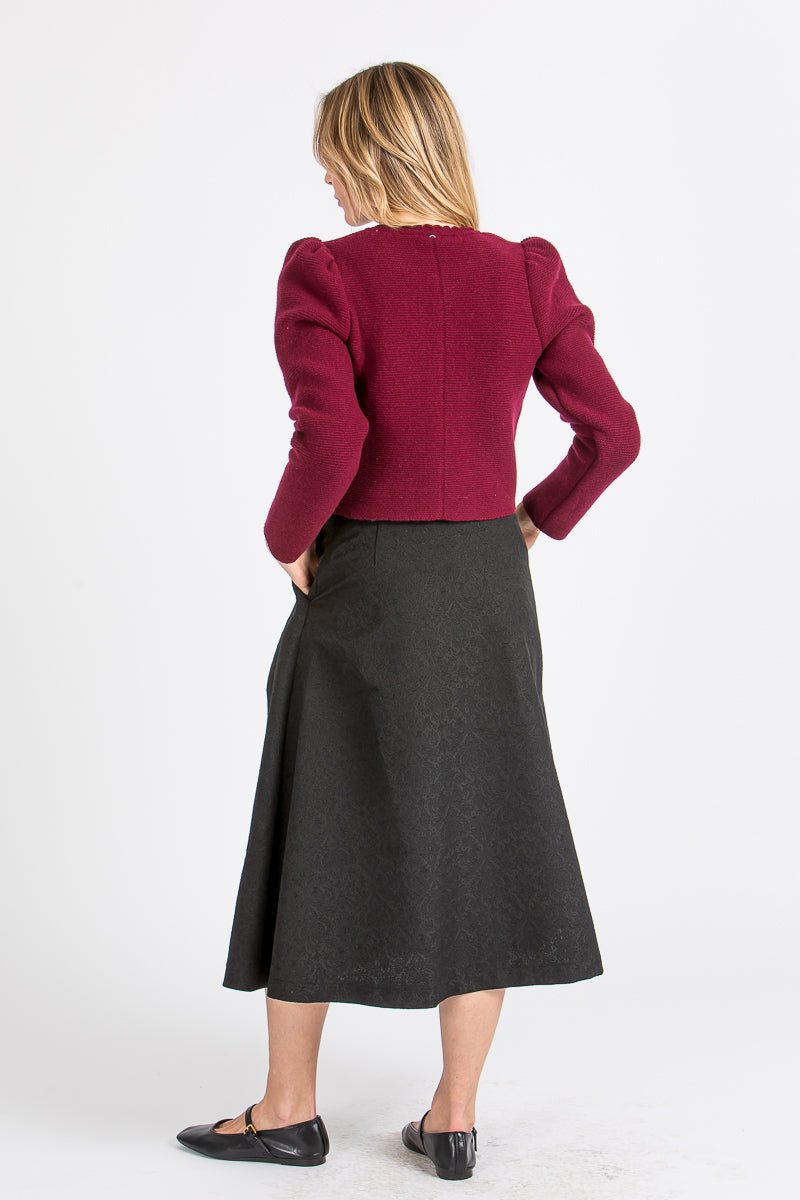 Almliebe Trachtenstrickjacke Owingen Bordeaux Rückansicht | Almliebe traditional cardigan Owingen bordeaux back view