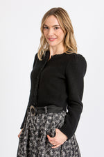 Almliebe Trachtenstrickjacke Owingen Schwarz Detail Borte | Almliebe traditional cardigan Owingen black crochet trim detail
