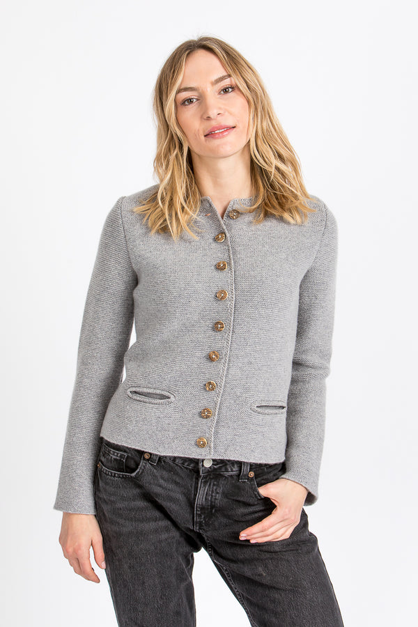 Almliebe Trachtenstrickjacke Vex Hellgrau Vorderansicht | Almliebe traditional cardigan Vex light grey front view