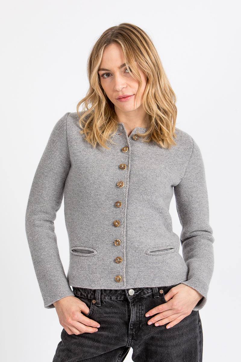 Almliebe Trachtenstrickjacke Vex Hellgrau Rückansicht | Almliebe traditional cardigan Vex light grey back view