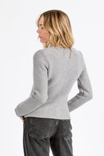 Almliebe Trachtenstrickjacke Vex Hellgrau Detail Saum | Almliebe traditional cardigan Vex light grey hem detail
