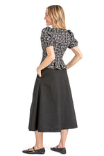 Almliebe Trachtenmieder Rosi Schwarz Ecru Rückansicht Schößchen | Almliebe traditional bodice Rosi black ecru back view peplum