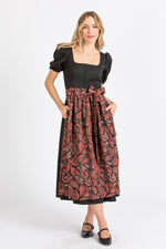 Almliebe Dirndlschürze Zenzi Schwarz Rot Detail Jacquard | Almliebe dirndl apron Zenzi black red jacquard detail