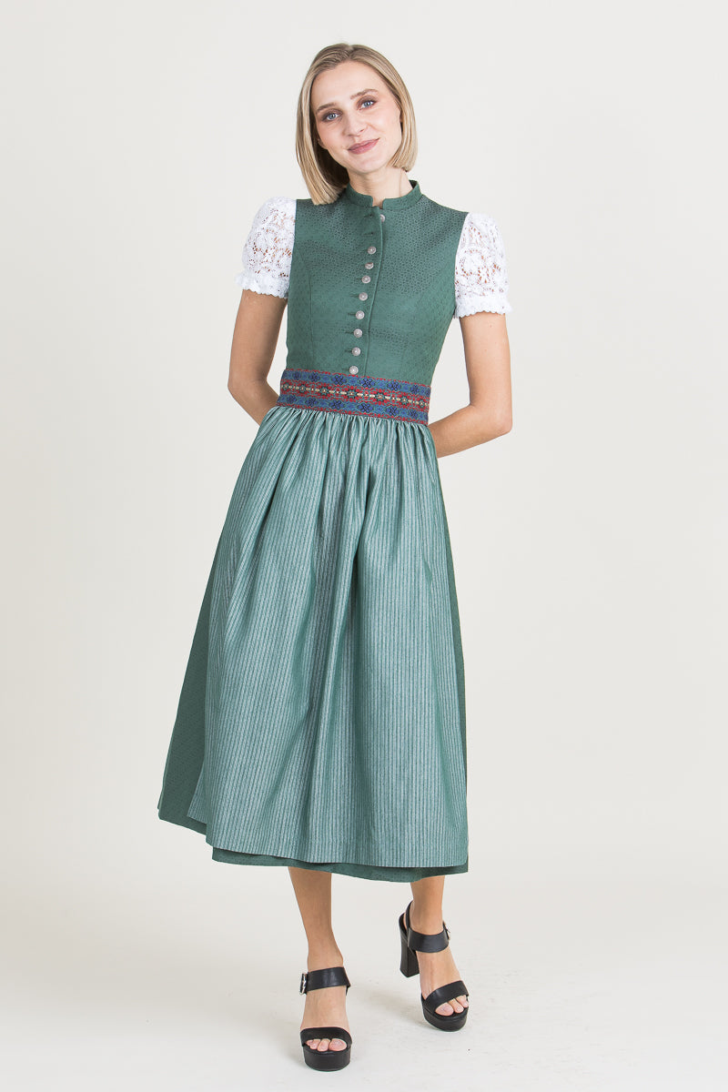 Almliebe Dirndl Schützen Liesl moosgrün getragen | Almliebe dirndl Schützen Liesl moss green worn