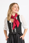 Almliebe Trachtentuch Anna Rot mit Herzspange Vorderansicht | Almliebe traditional scarf Anna red with heart clasp front view