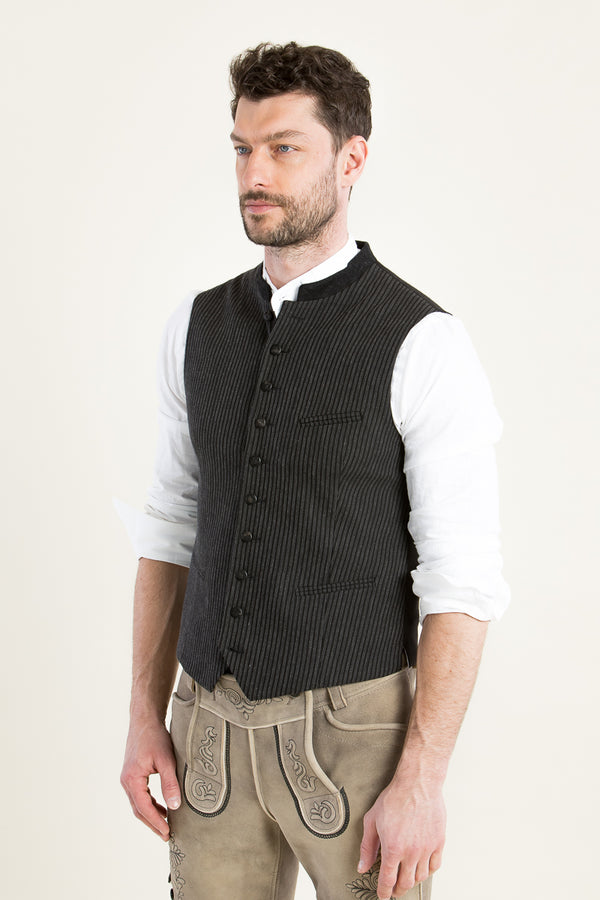 Almliebe Trachtenweste Hallodri Anthrazit Stehkragen | Almliebe traditional vest Hallodri anthracite collar detail