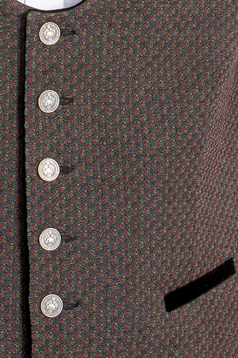 Almliebe Trachtenweste Xare schwarz/rot Getragen | Almliebe traditional vest Xare black/red worn